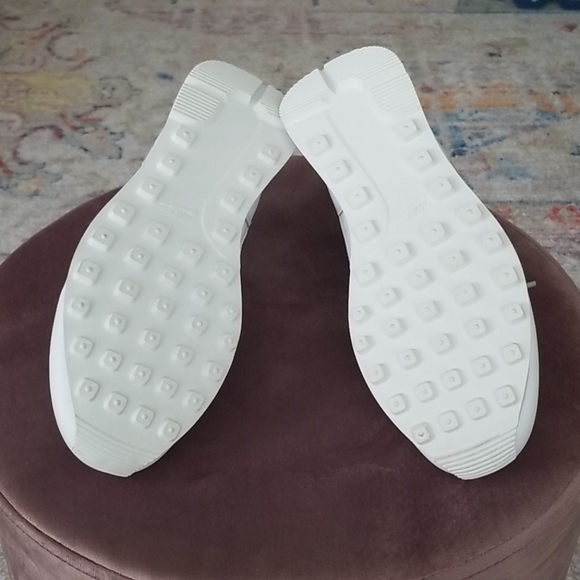 Nike Casual Shoes - fits 6.5 - Picture 2 of 4